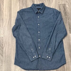 Banana Republic Factory Men's Blue Denim Shirt. Standard Fit size Large.